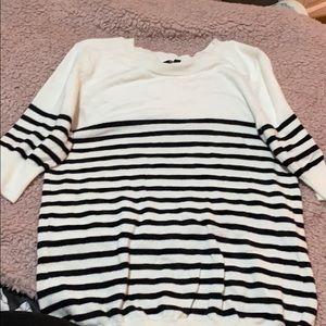 Quarter sleeve top